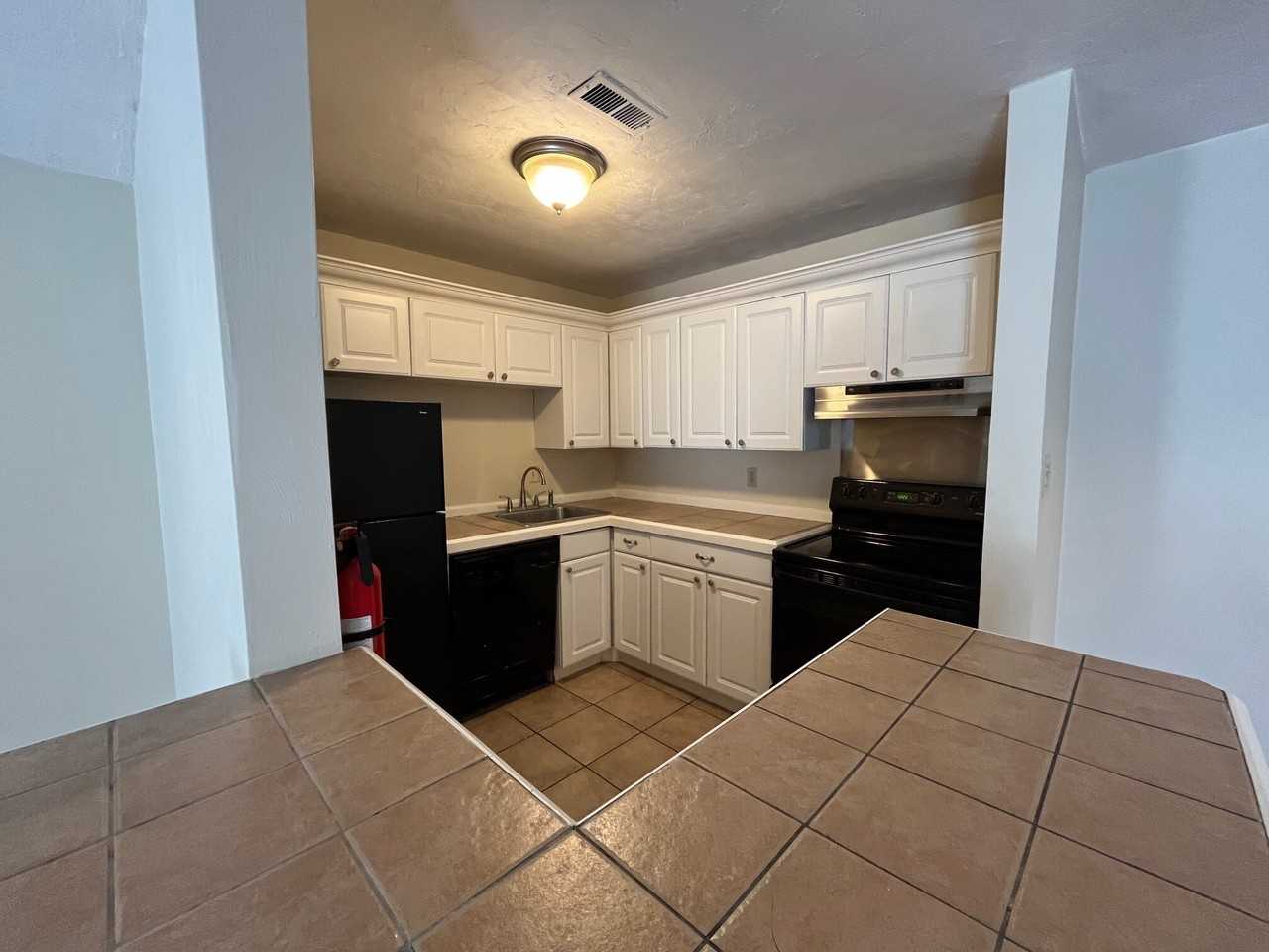 Fifth 6780 - Photo 3 of 14