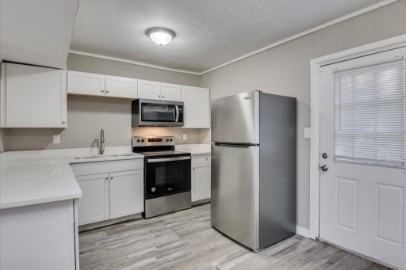 Windsor Heights Townhomes - Photo 7 of 19