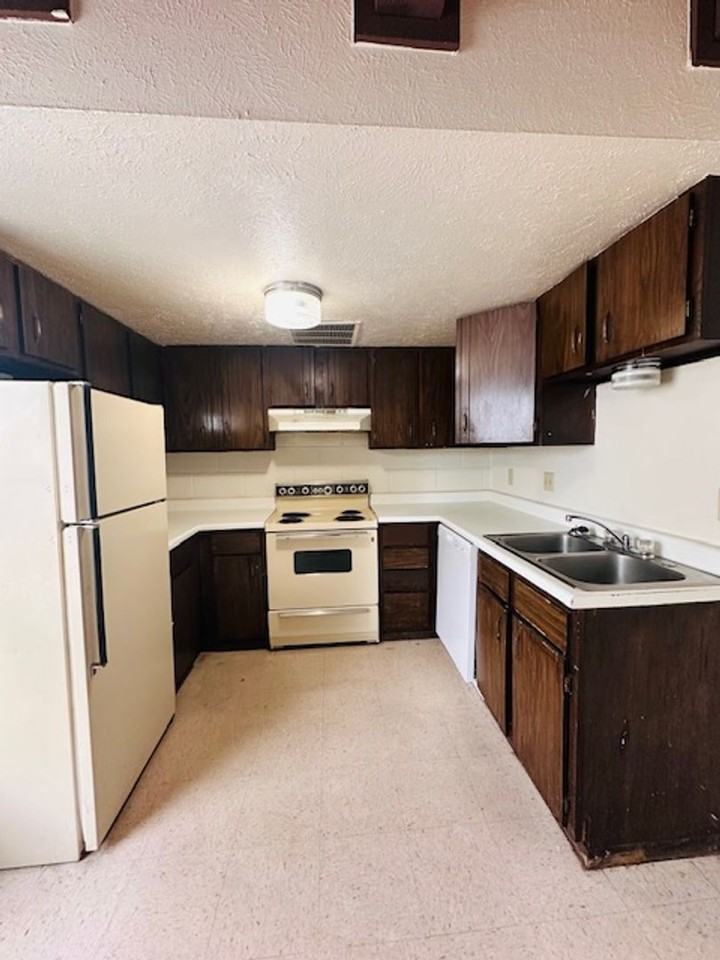 125 Monroe Ave - Photo 4 of 6