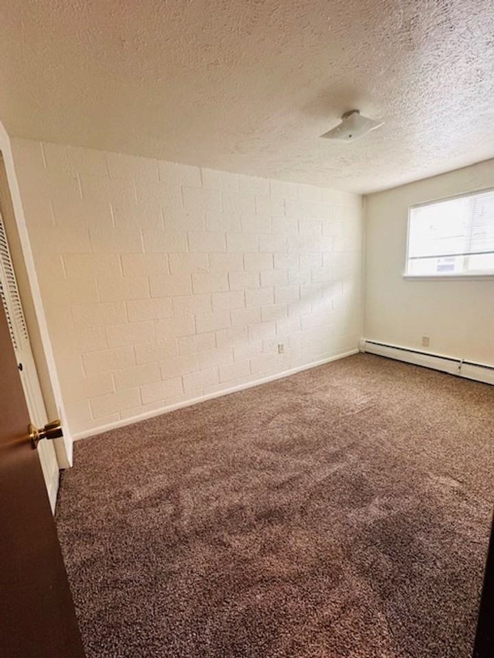 125 Monroe Ave - Photo 5 of 6