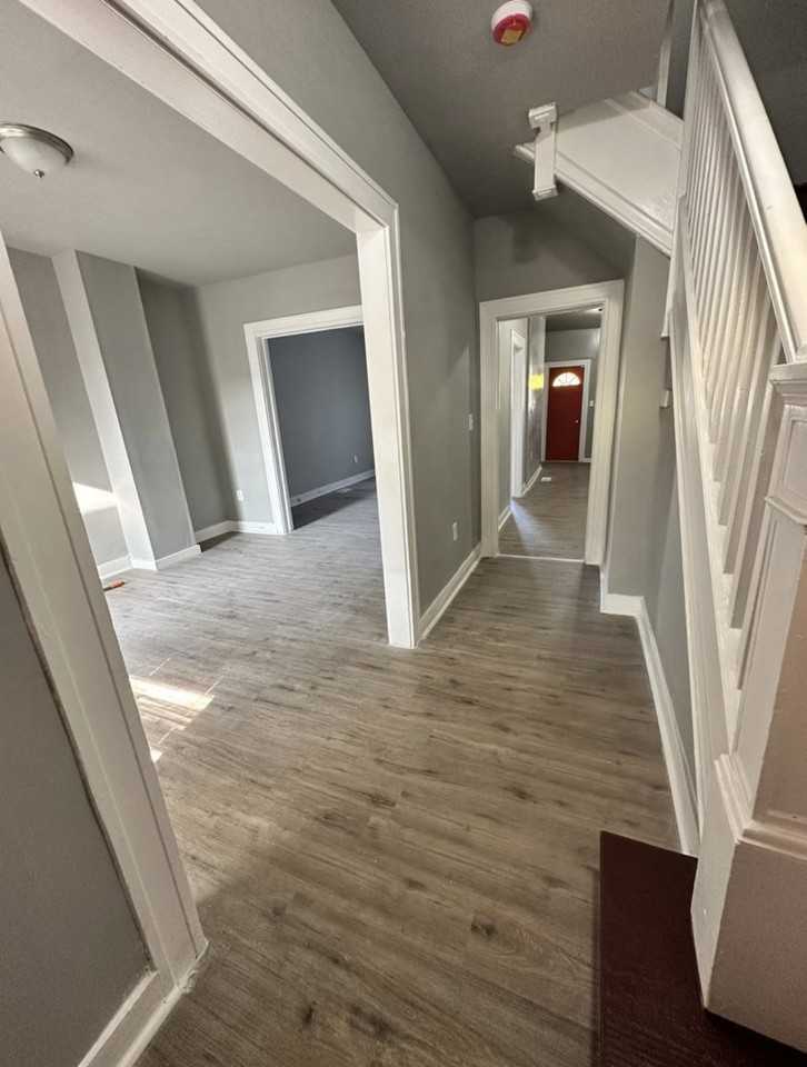 2838 West Garrison Avenue - Photo 2 of 9