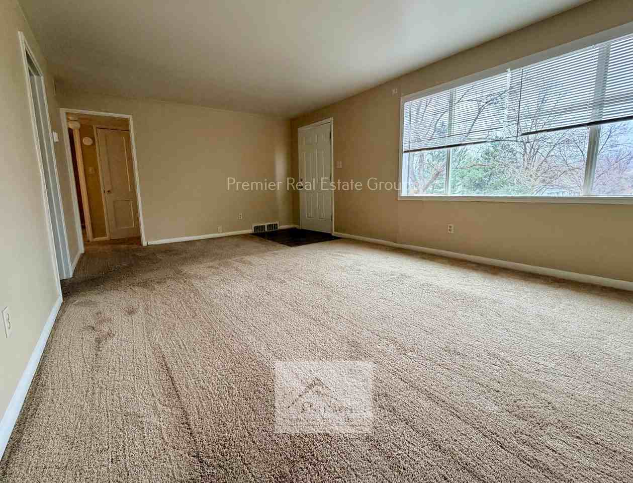 426 Glen View - Photo 3 of 9