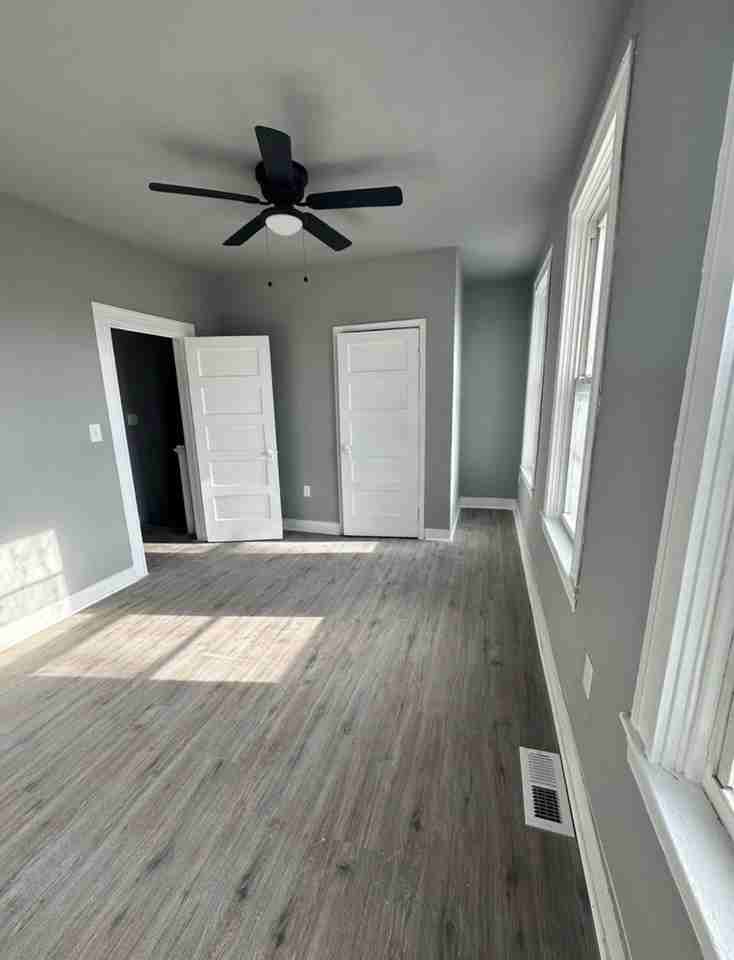 2838 West Garrison Avenue - Photo 5 of 9