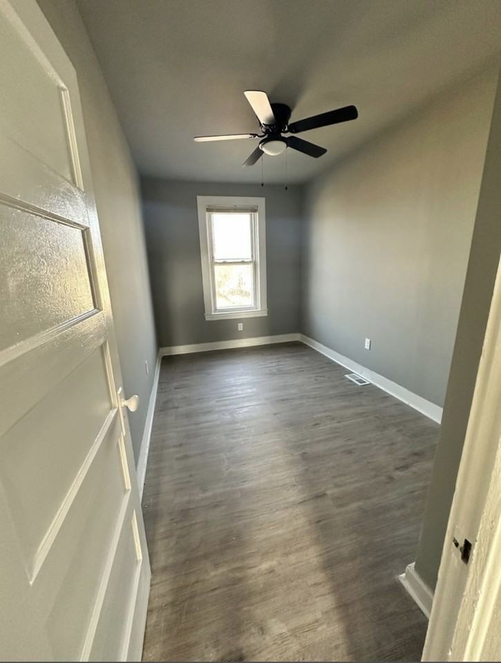 2838 West Garrison Avenue - Photo 6 of 9