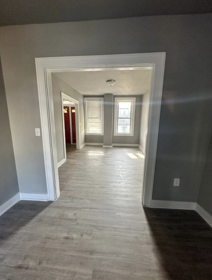 2838 West Garrison Avenue - Photo 7 of 9