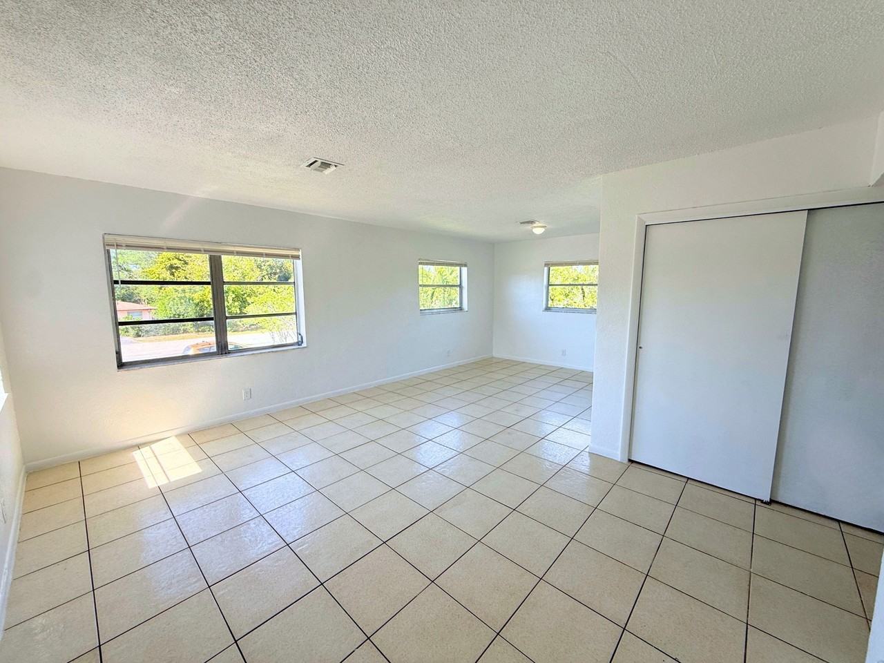 432 Northwest 42nd Street - Photo 6 of 20