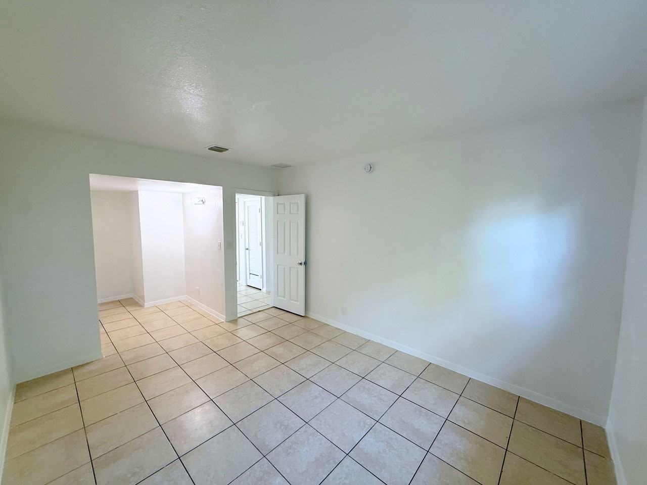 432 Northwest 42nd Street - Photo 7 of 22
