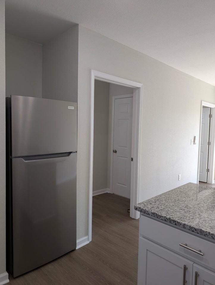 1106 South Mitchell Street - Photo 3 of 16