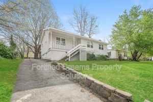 featured image of 818 Waugh St