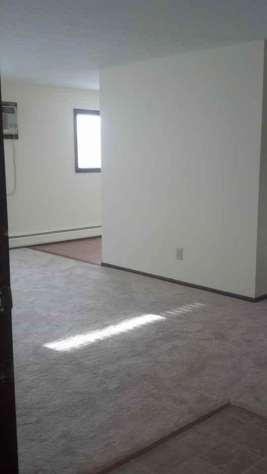 Raymond - Photo 2 of 7