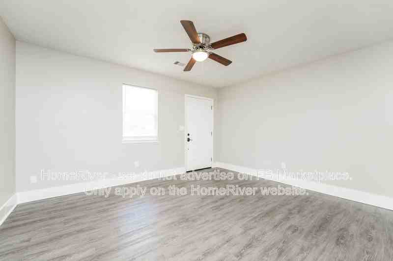 3006 Stanton Rd Se - Photo 3 of 17