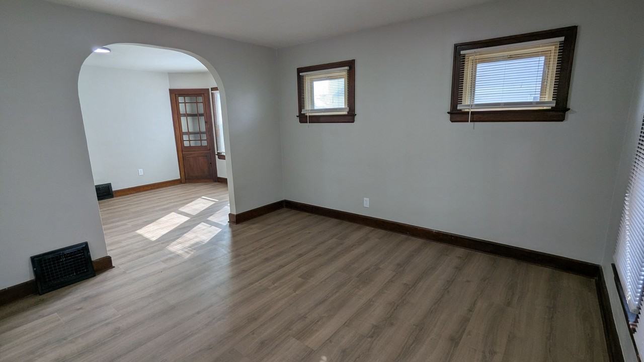 880 Jason Ave - Photo 7 of 26