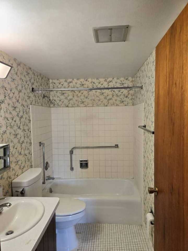 613 East 6th Street - Photo 2 of 5