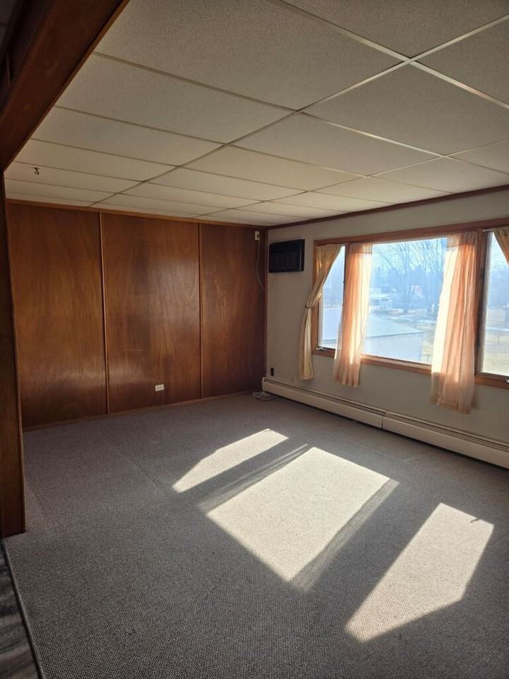 613 East 6th Street - Photo 4 of 5