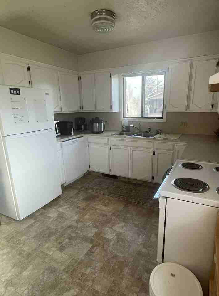 435 West Main St - Photo 2 of 3