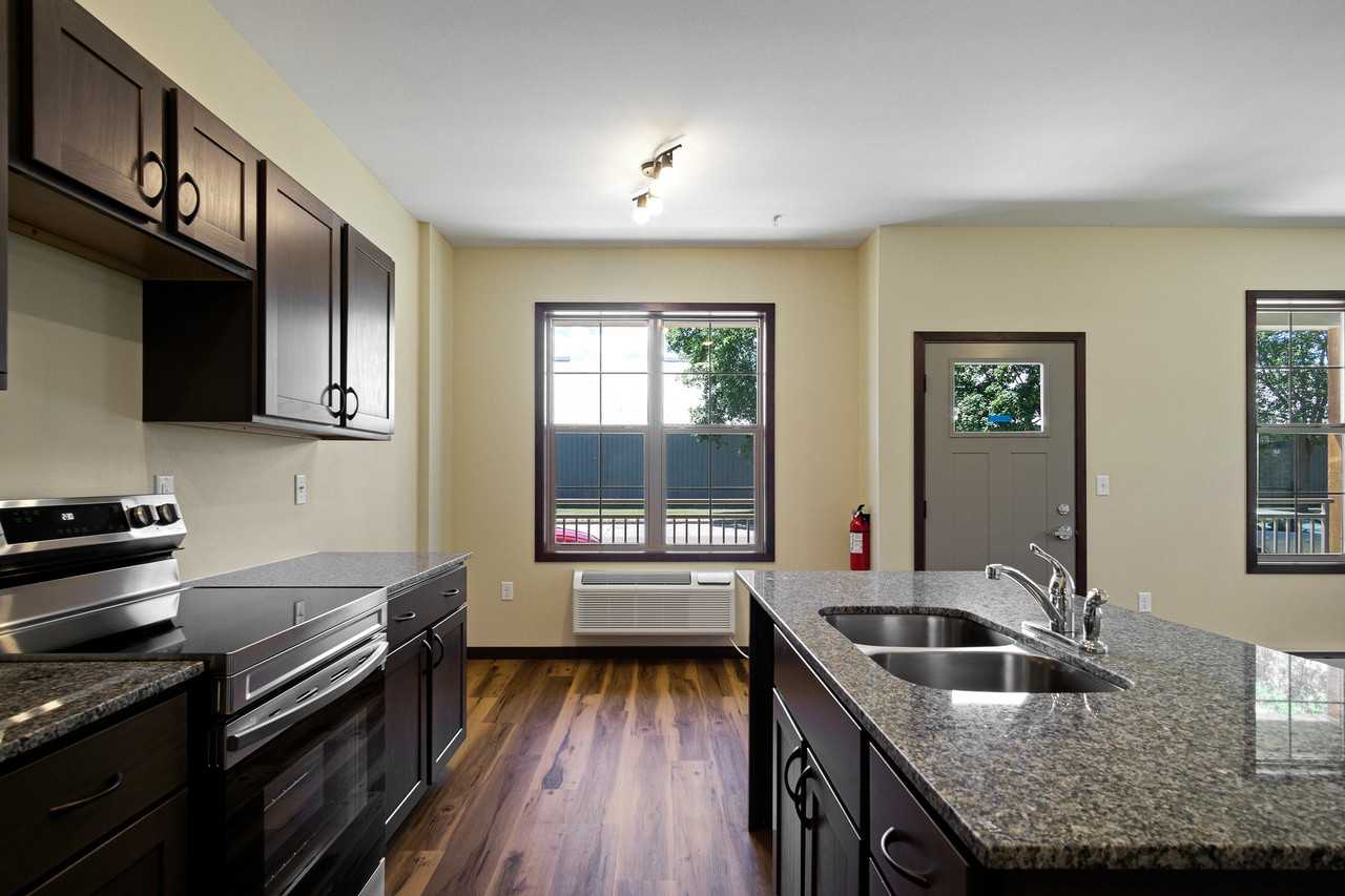 902 Menomonie St, Eau Claire, WI, USA - Photo 4 of 43