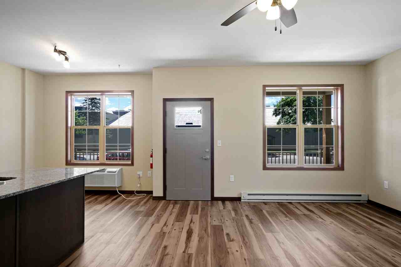 902 Menomonie St, Eau Claire, WI, USA - Photo 5 of 43
