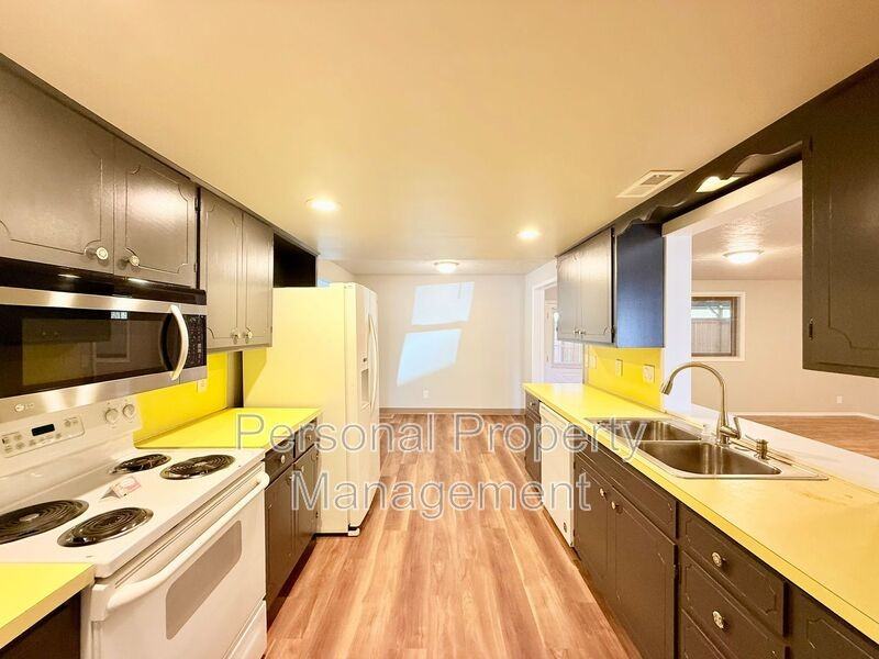 4603 Ne 122nd Ave #A - Photo 7 of 32