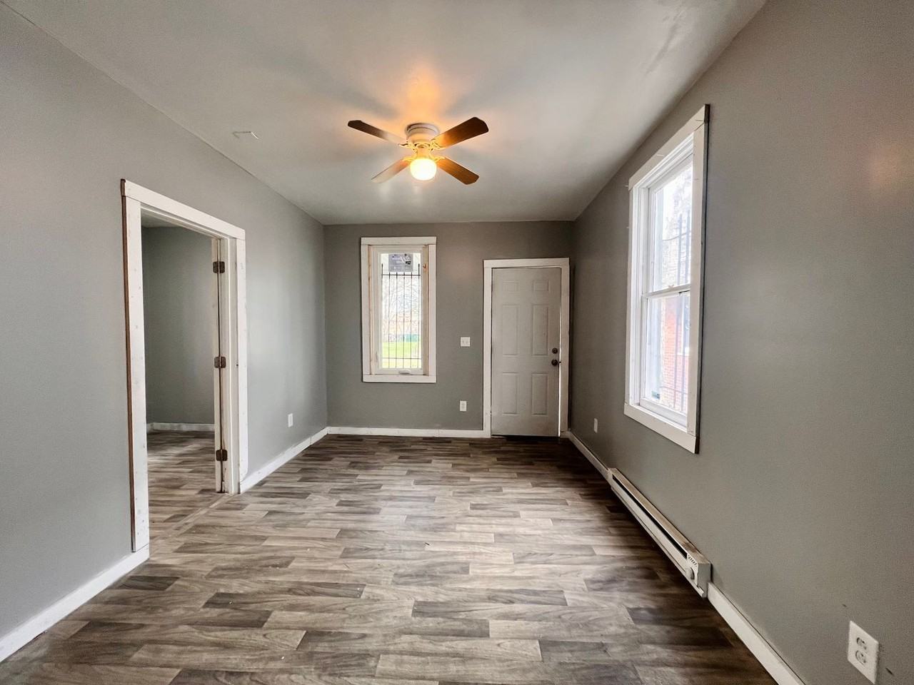 1037 Orchard St - Photo 3 of 12