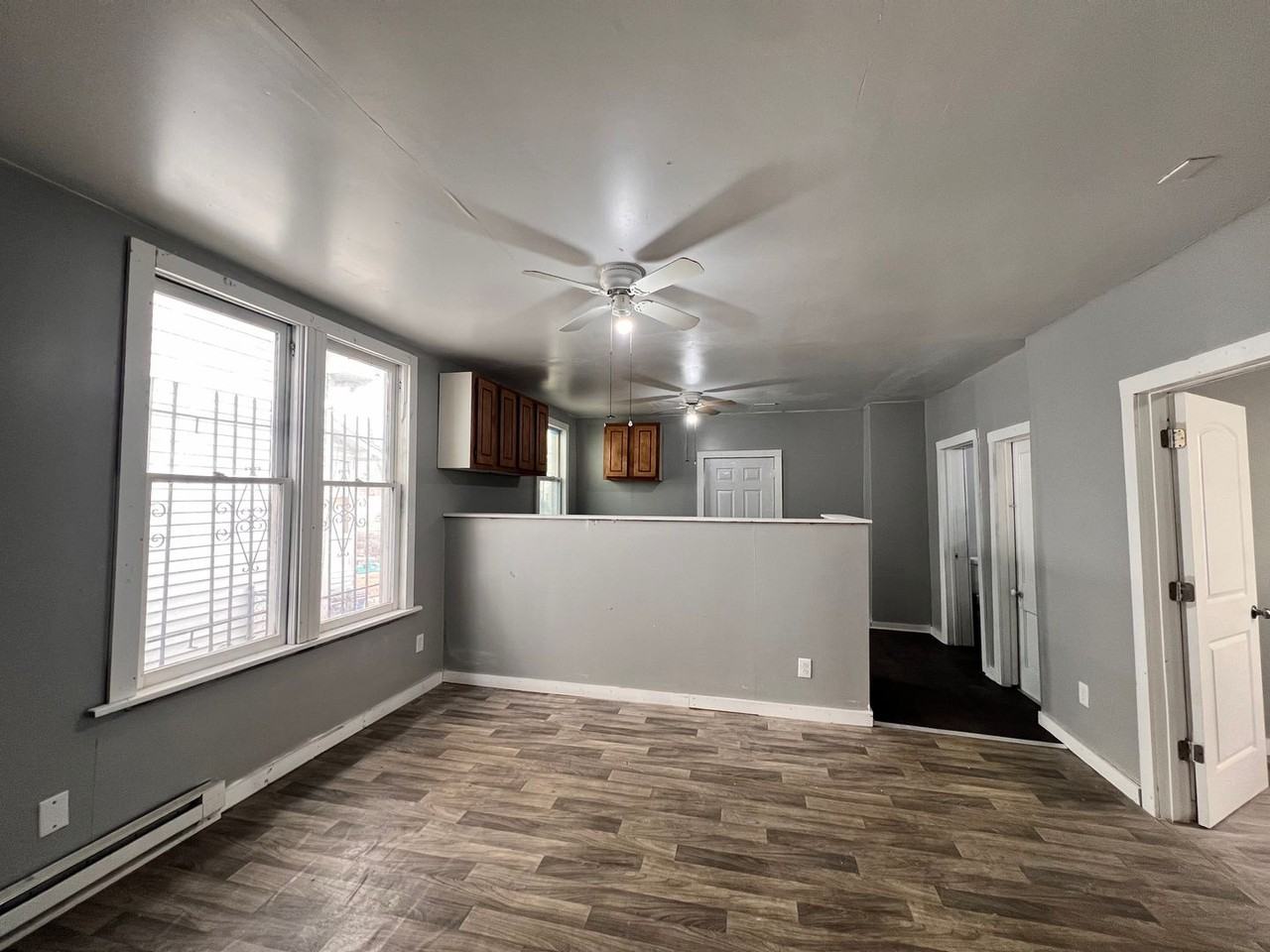 1037 Orchard St - Photo 4 of 12