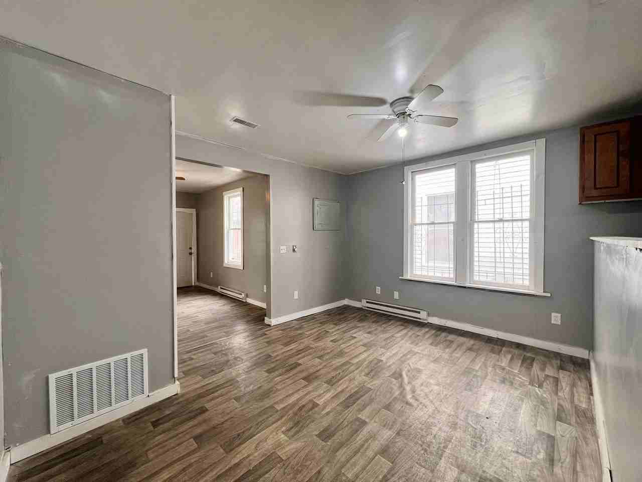 1037 Orchard St - Photo 5 of 12