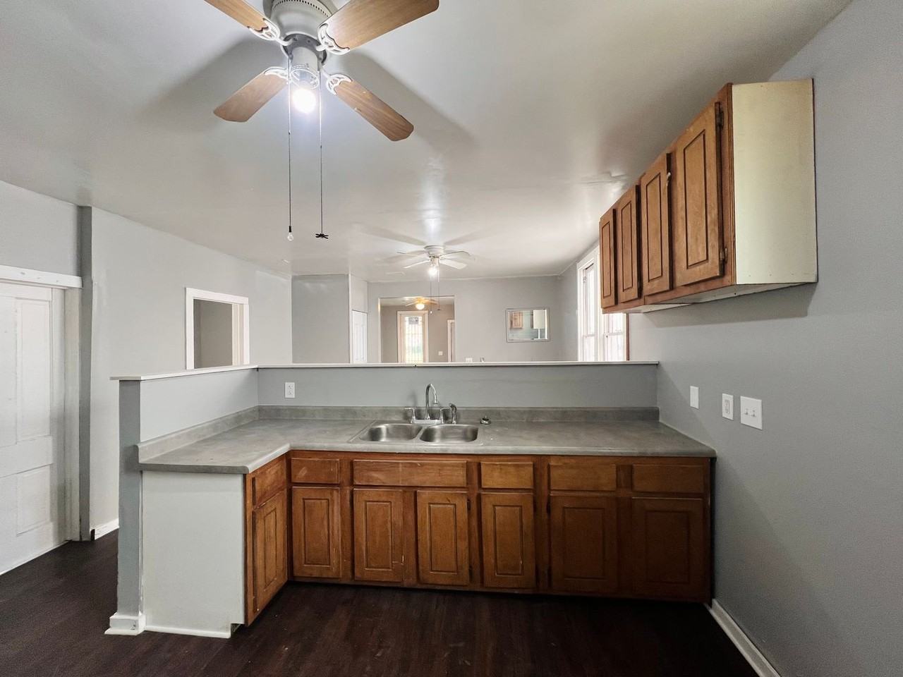 1037 Orchard St - Photo 7 of 12