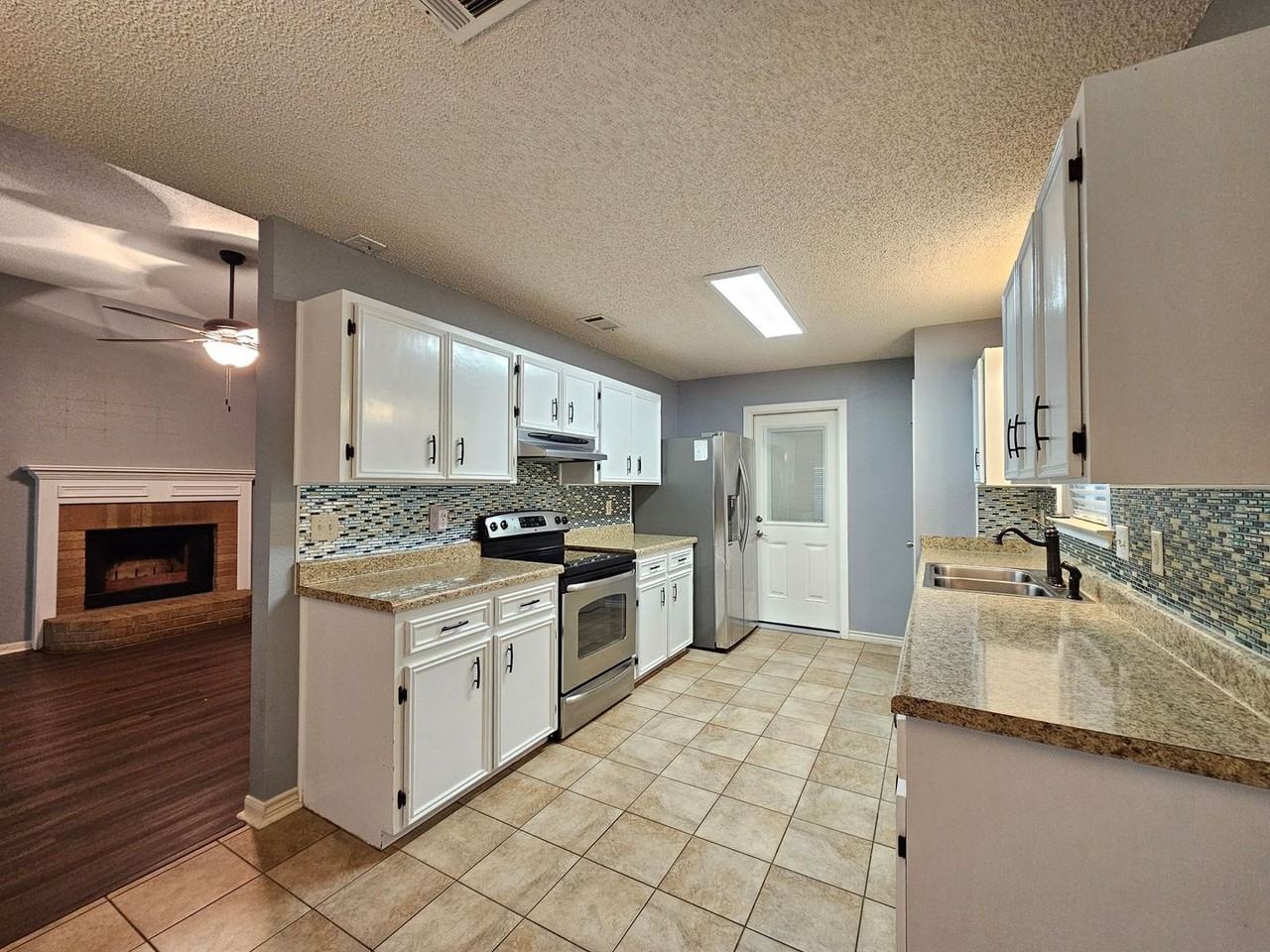 2214 Sherman Dr - Photo 3 of 17