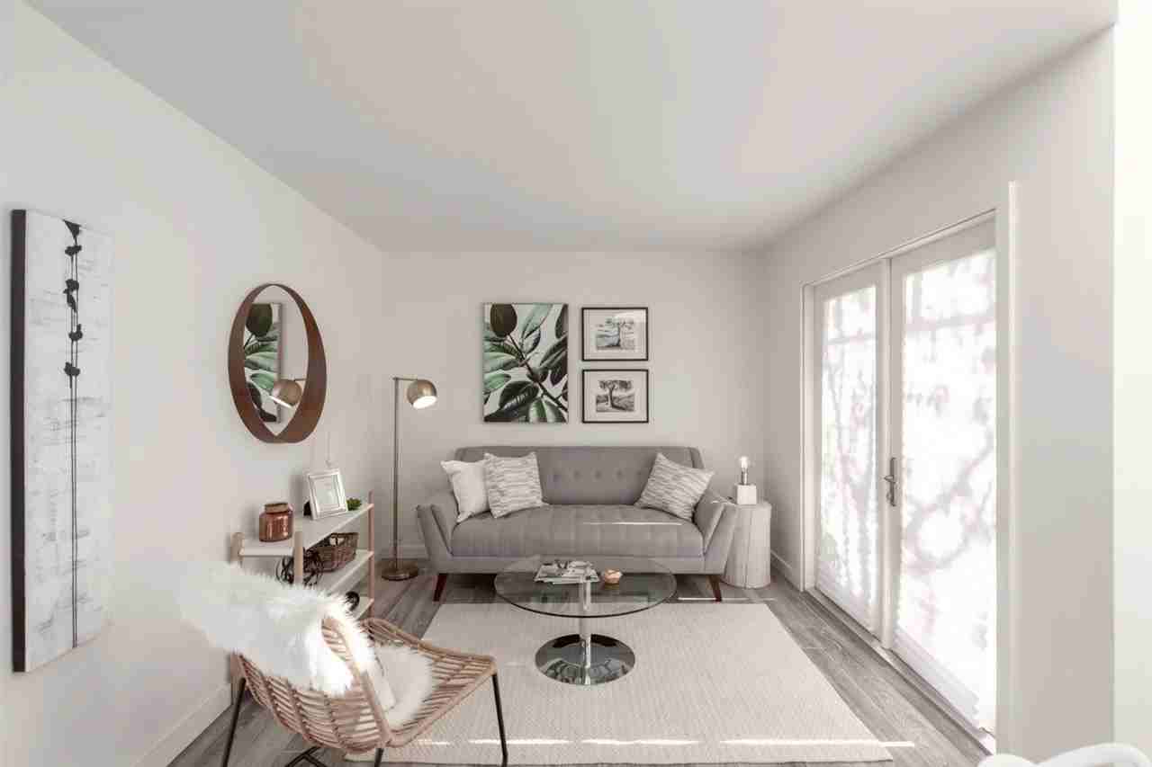 557 E Pender St - Photo 4 of 17