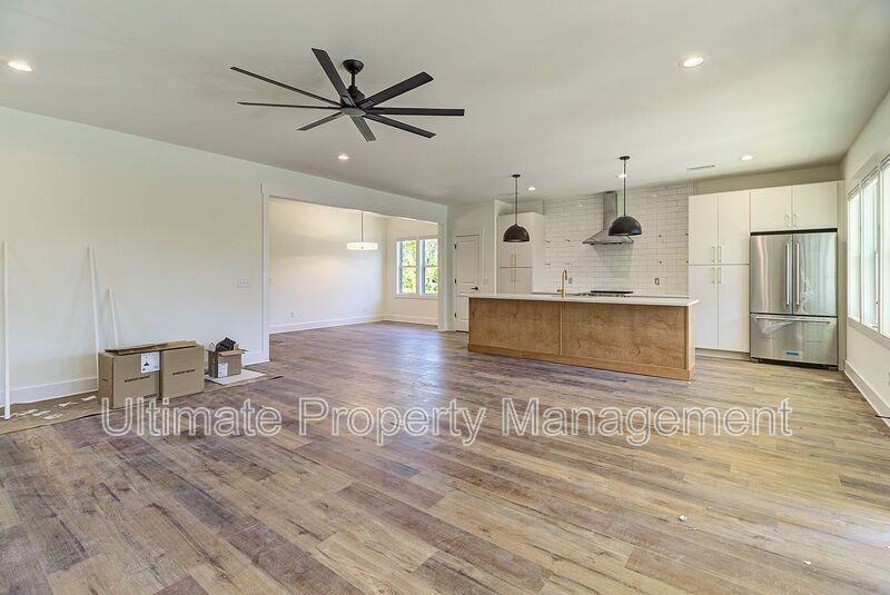 213 Myrtle Ave - Photo 4 of 27