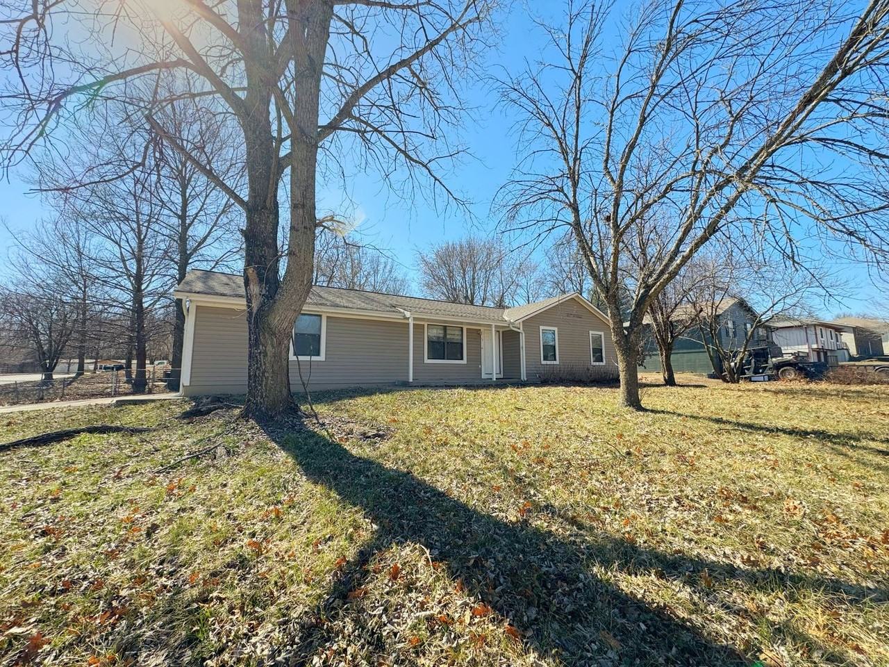 12 Se 190th Rd - Photo 2 of 31