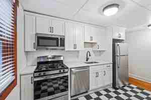 featured image of 33 Franklin St