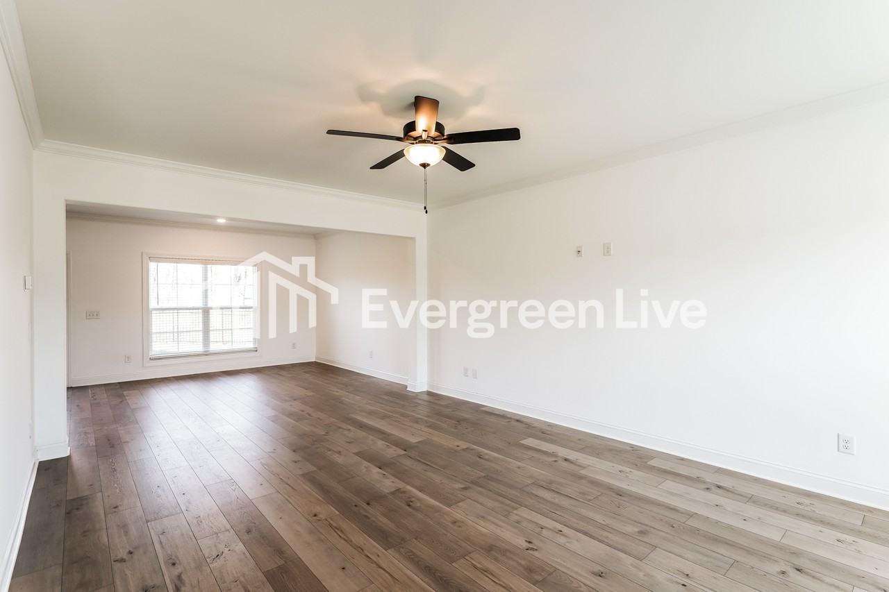 234 Greenwood Dr - Photo 3 of 15