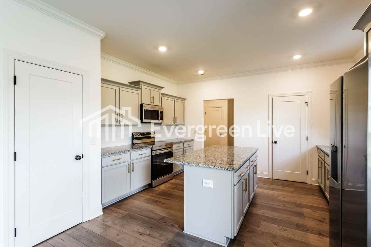 234 Greenwood Dr - Photo 5 of 15