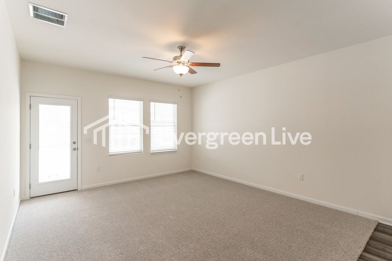 150 Snowdrop Ave - Photo 3 of 16