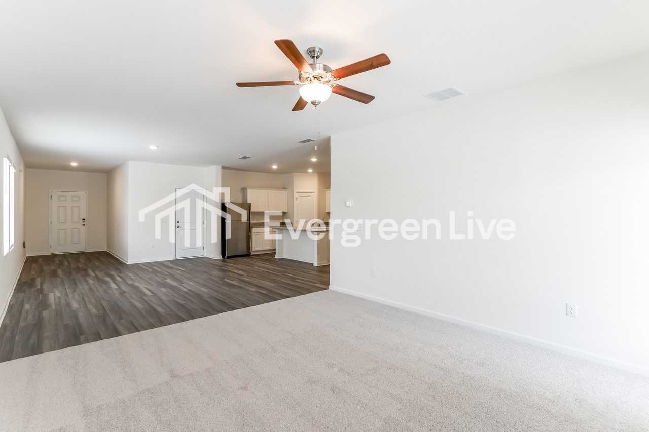 150 Snowdrop Ave - Photo 4 of 16