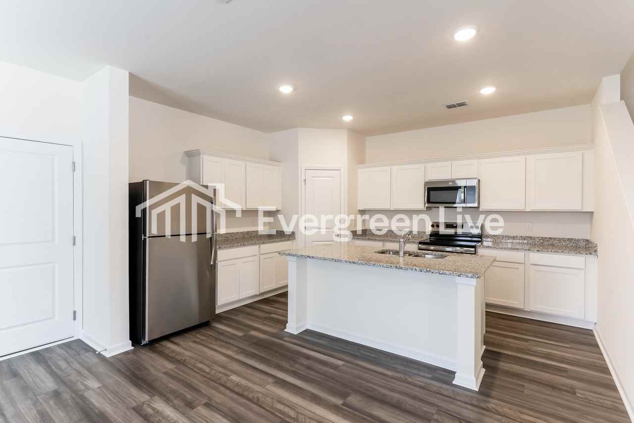 150 Snowdrop Ave - Photo 5 of 16