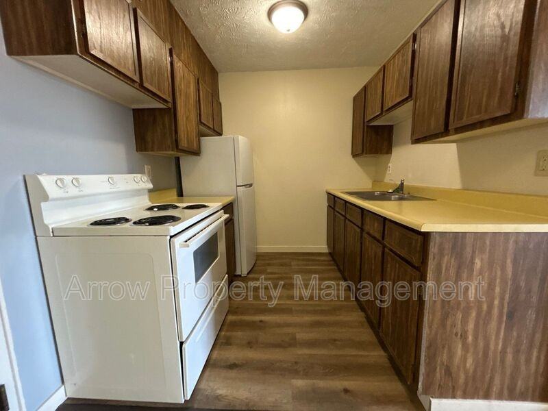 130 S 5th St - Photo 2 of 5