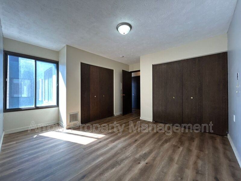 130 S 5th St - Photo 3 of 5