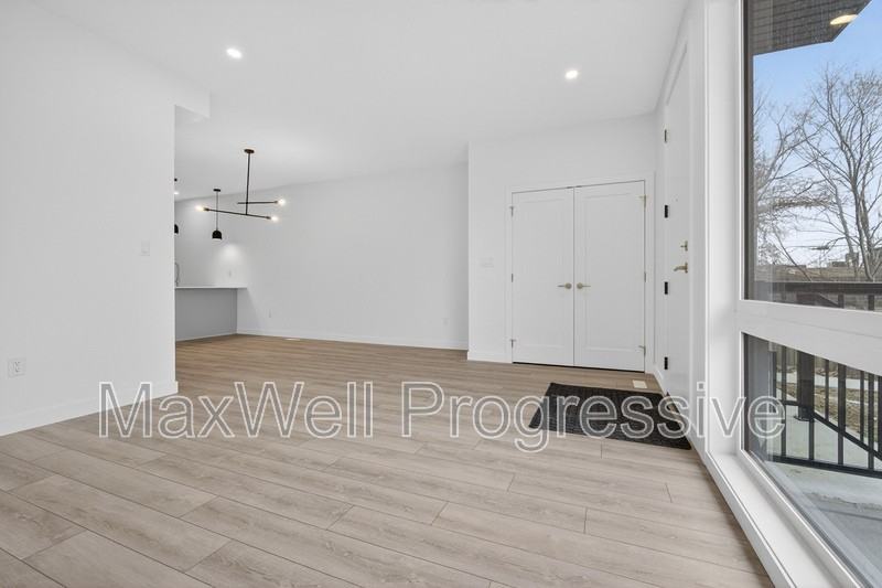 10425 70 Ave Nw #3MAIN