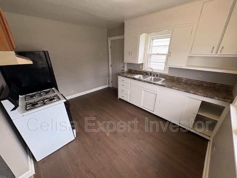 2221 Vance Ave - Photo 3 of 8