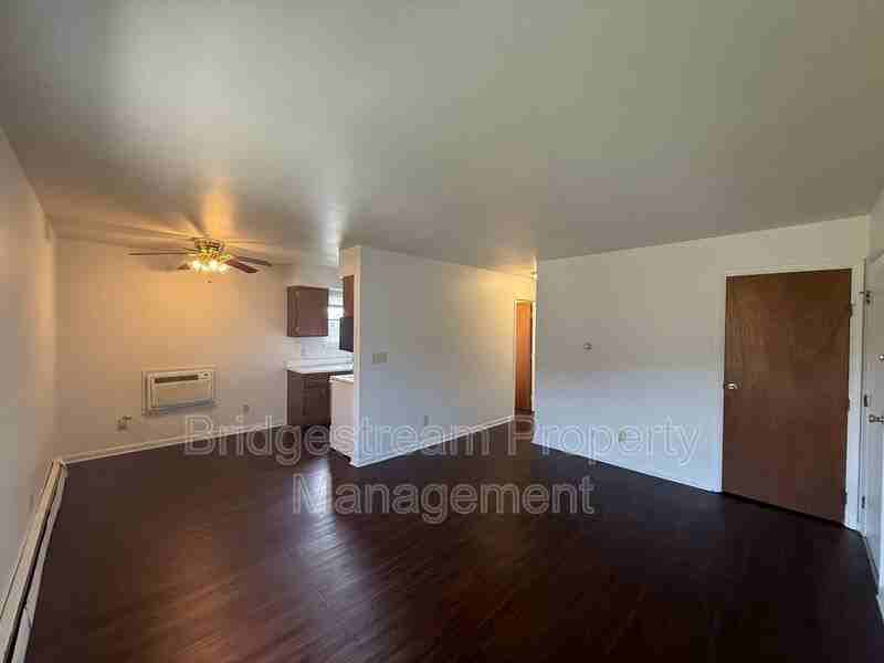 111 Imperial Ct - Photo 2 of 6