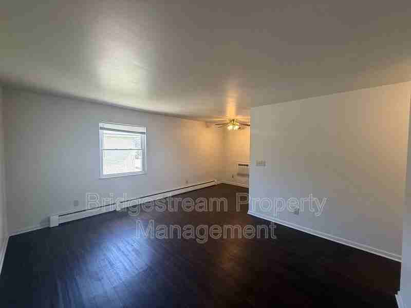 111 Imperial Ct - Photo 3 of 6