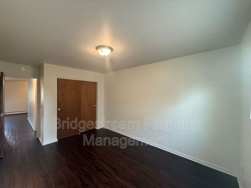 111 Imperial Ct - Photo 4 of 6