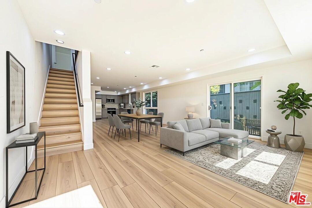 5434 Romaine St - Photo 3 of 18