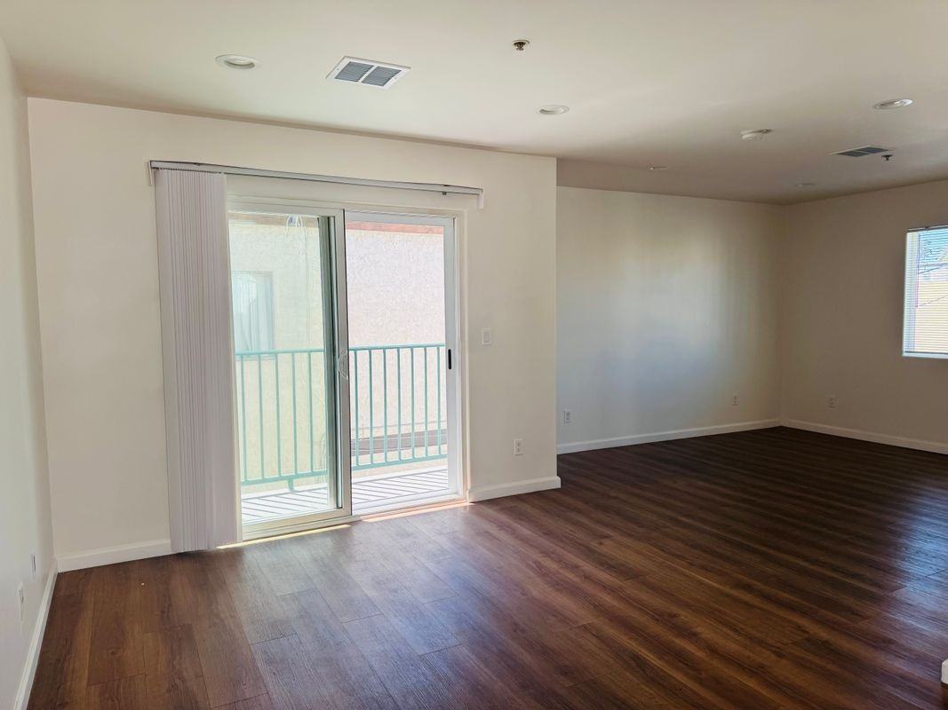 7228 Independence Ave ##03 - Photo 4 of 8