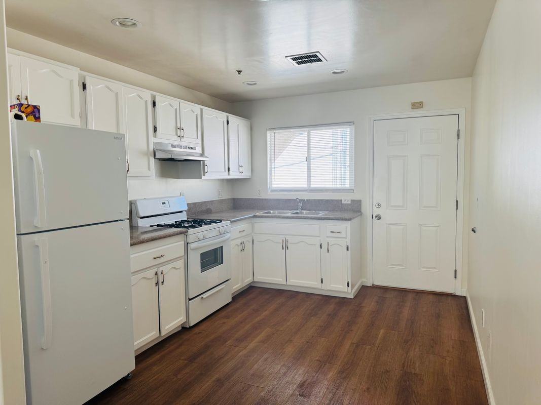 7228 Independence Ave ##03 - Photo 5 of 8