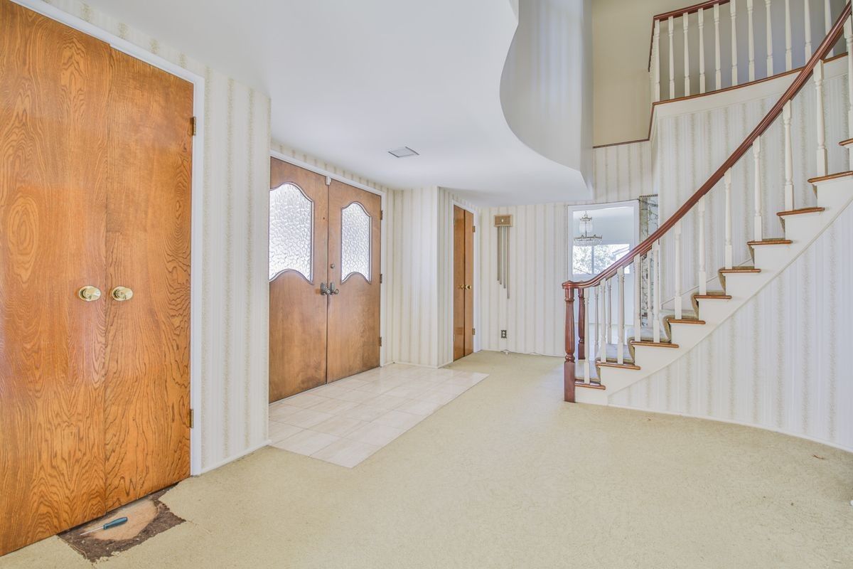3744 Pine Ave - Photo 4 of 34