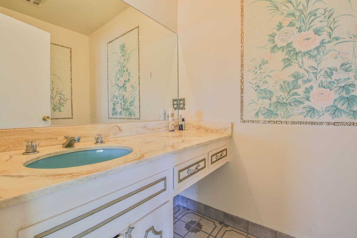 3744 Pine Ave - Photo 6 of 34
