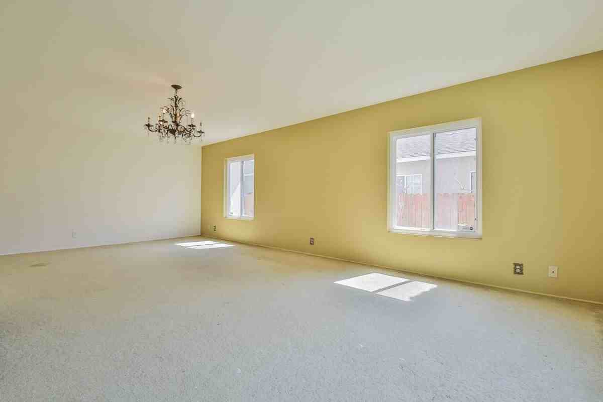 3744 Pine Ave - Photo 7 of 34