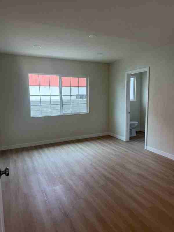 105 S Roosevelt Ave - Photo 4 of 9